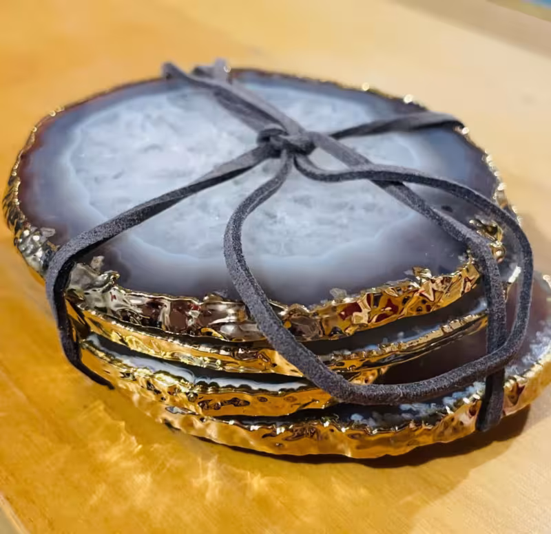 dessous de verre en agate grise et or